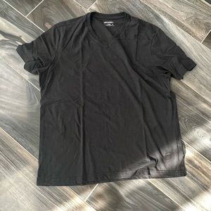 large Untuckit mens v neck t shirt